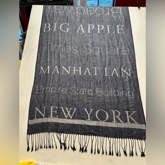 New York City Pashmina Scarf Wrap Shawl 70% Pashmina 30% Silk Big Apple - Picture 8 of 8